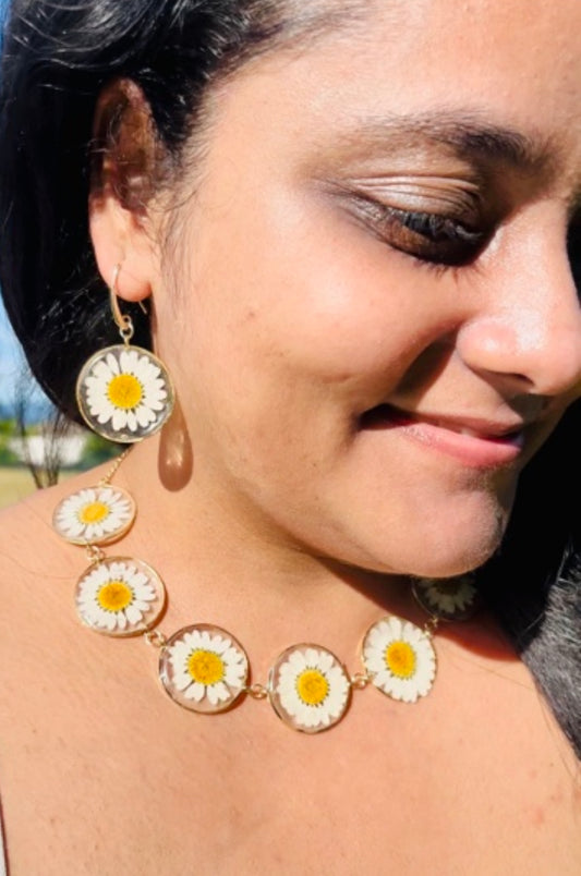 Real Daisy Choker Necklace